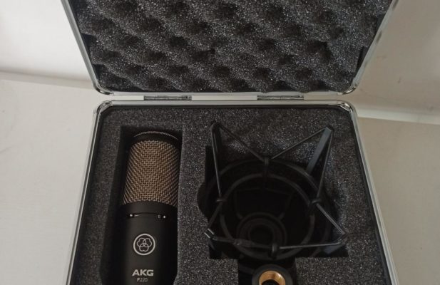 میکروفون AKG p220 در حد