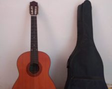 گیتار یاماها c70