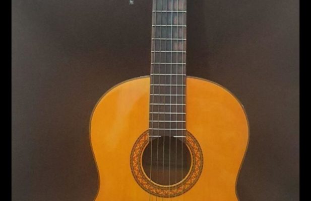 گیتار یاماهاc70
